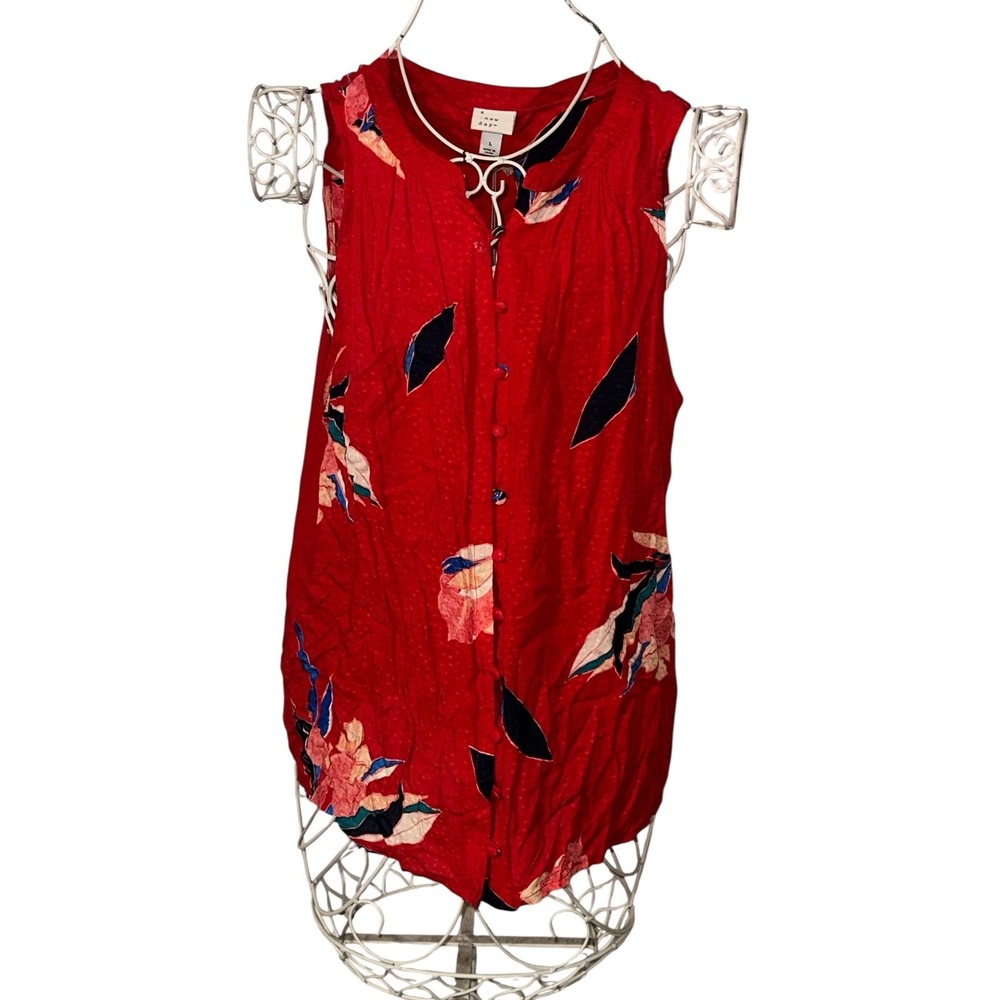 New with tags A New Day Womens Red Floral Sleeveless Button Front Blouse Top